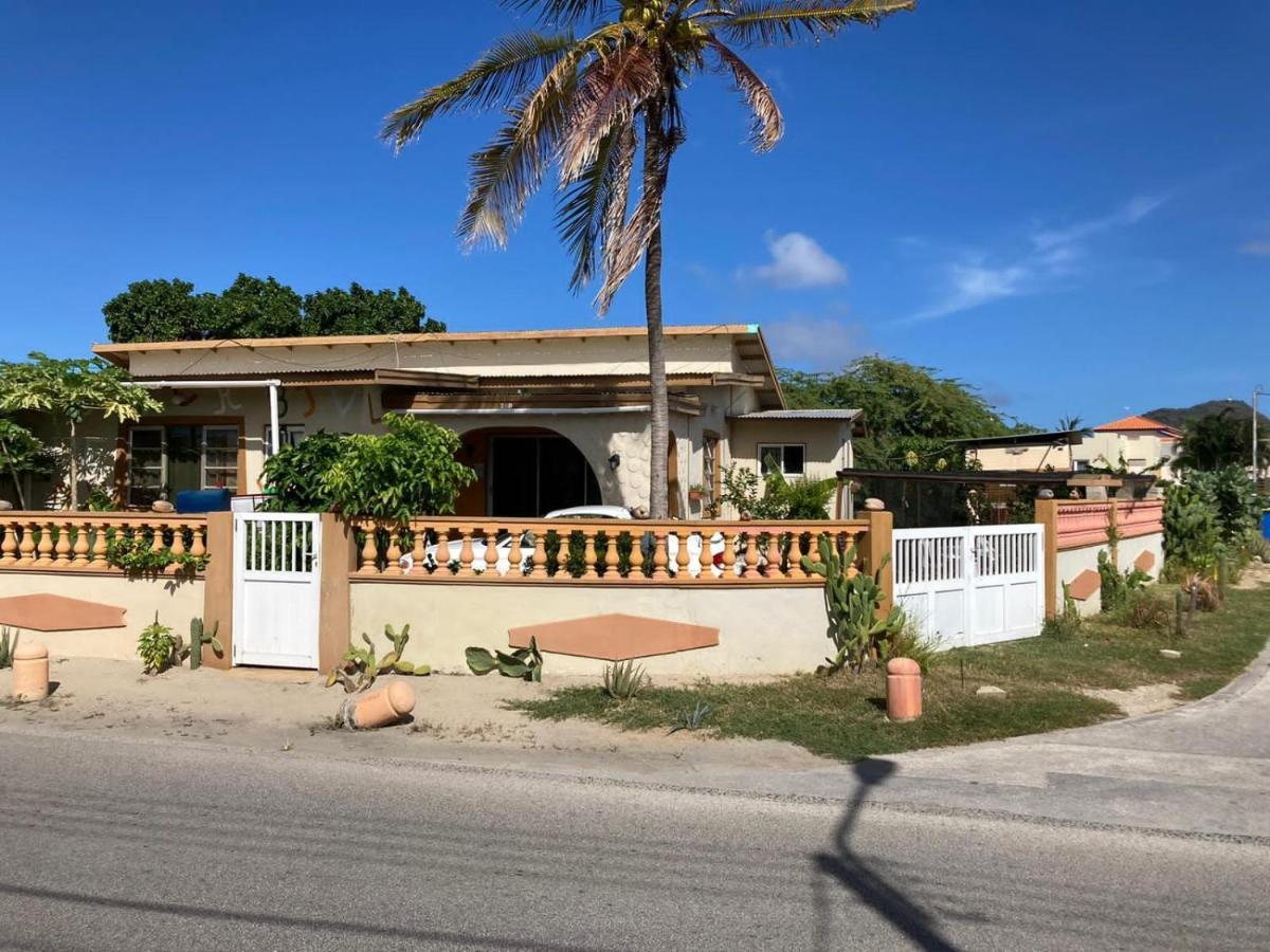 Appartamento Aruba Backpackers Oranjestad Esterno foto