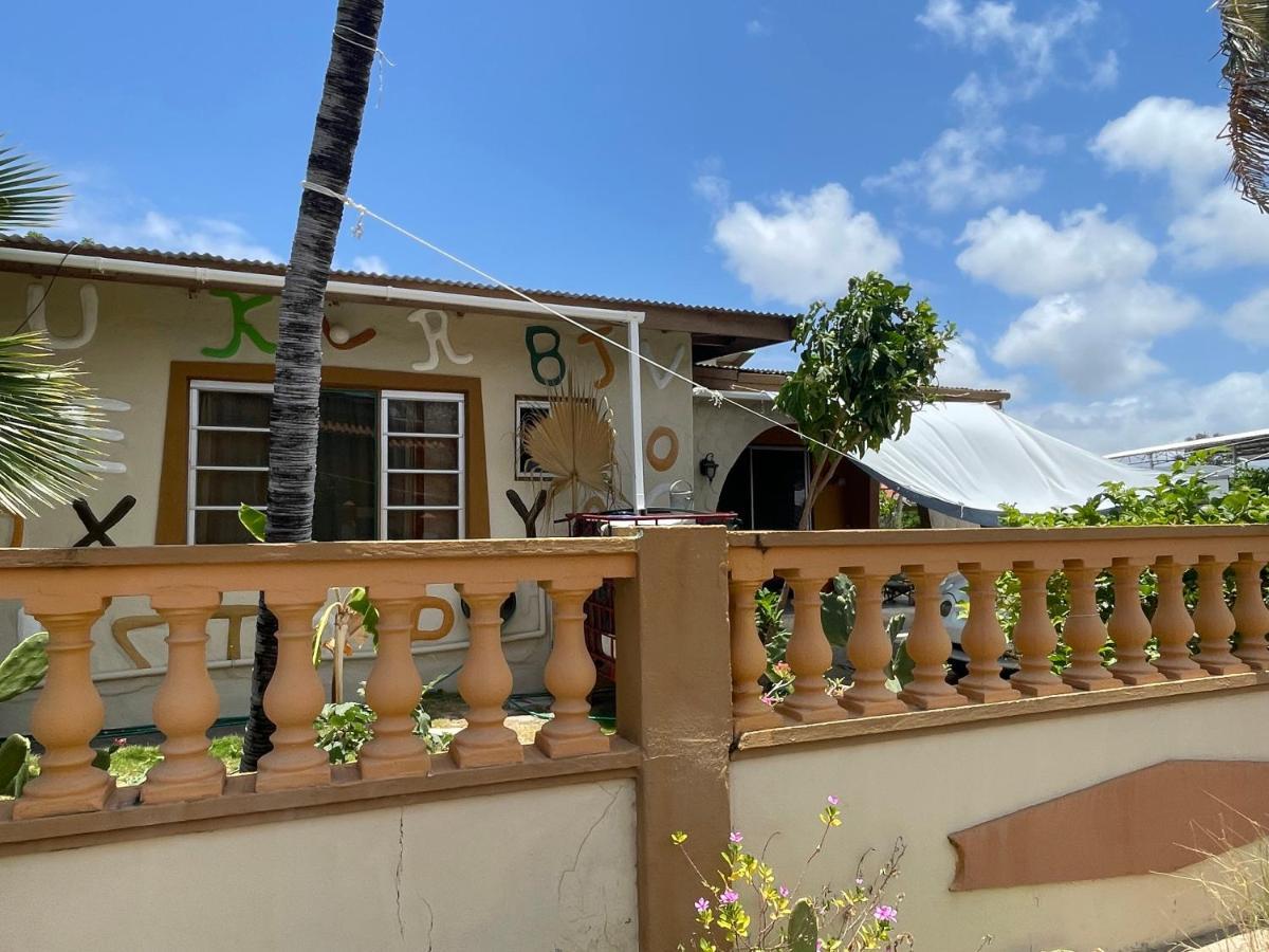 Appartamento Aruba Backpackers Oranjestad Esterno foto